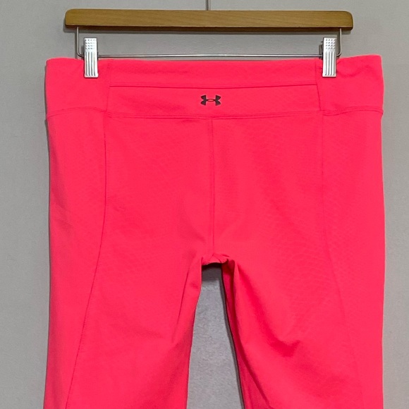 UNDER ARMOUR || Woman’s Hot pink Capris size large - Picture 4 of 6